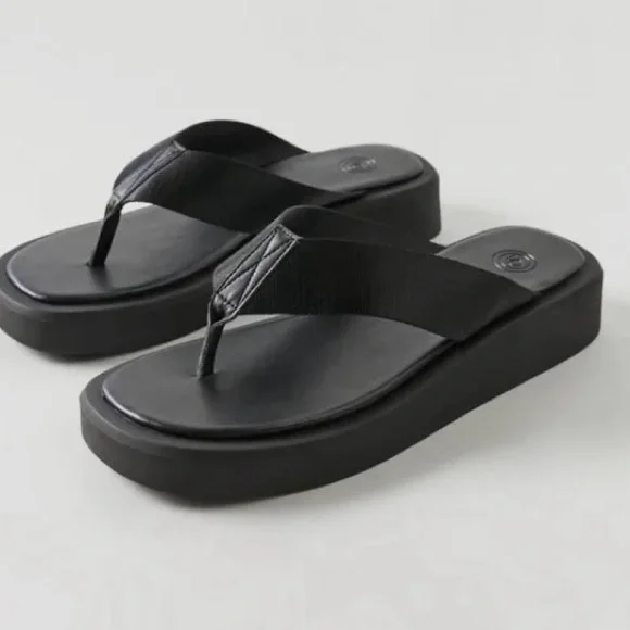 Urban Outfitters Platform Sandal Flip Flop Thong Black - Picture 2 of 3